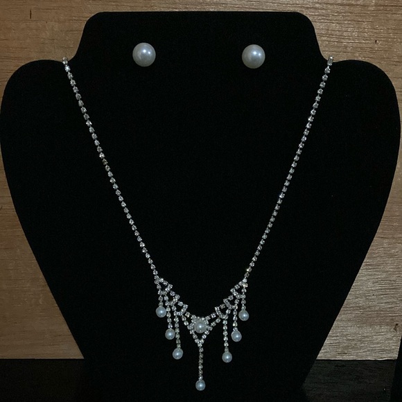 Claire's Jewelry - Dressy rhinestone and faux pearl necklace with earrings